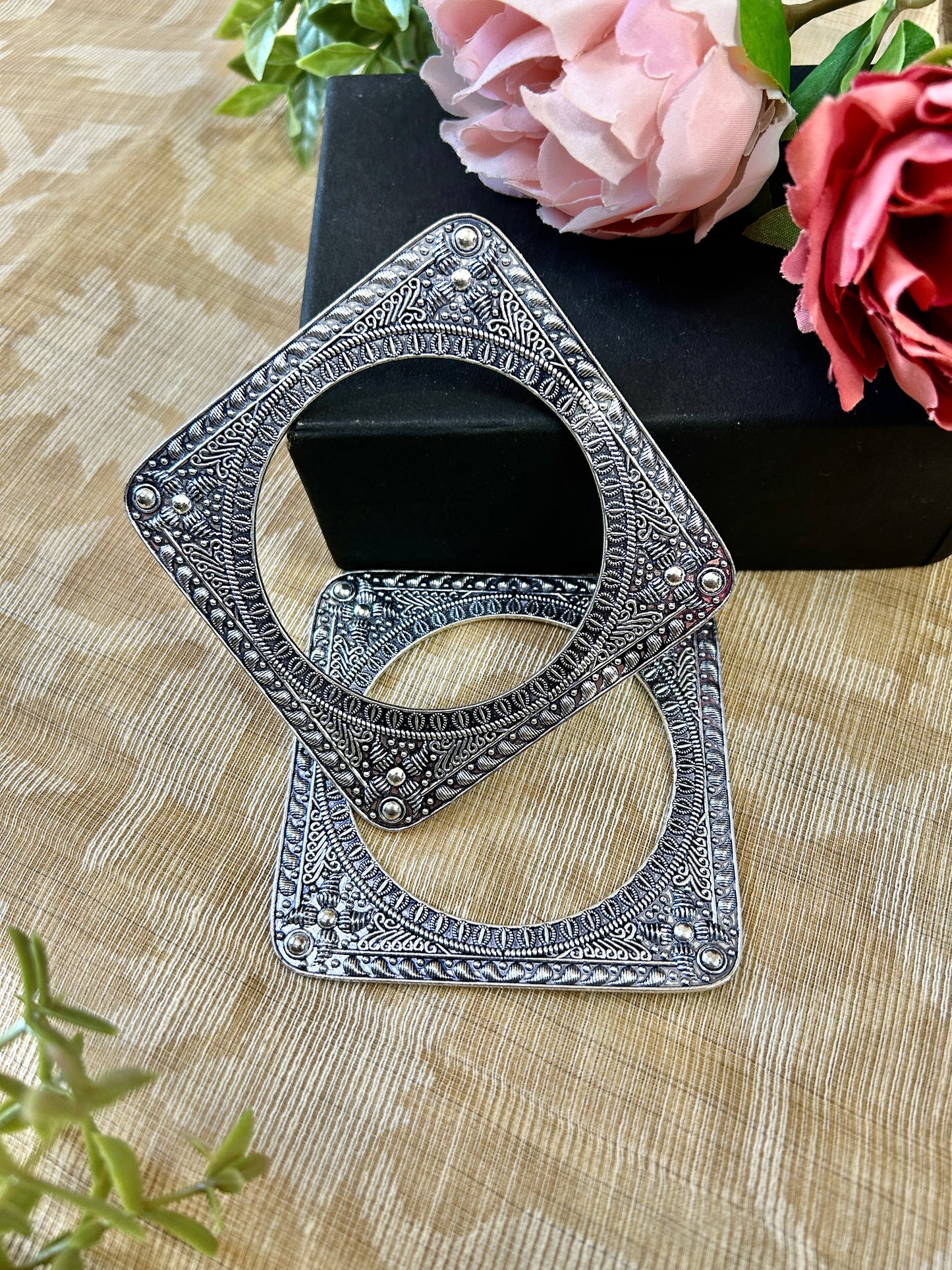 Anvi Oxidized Square Kada set