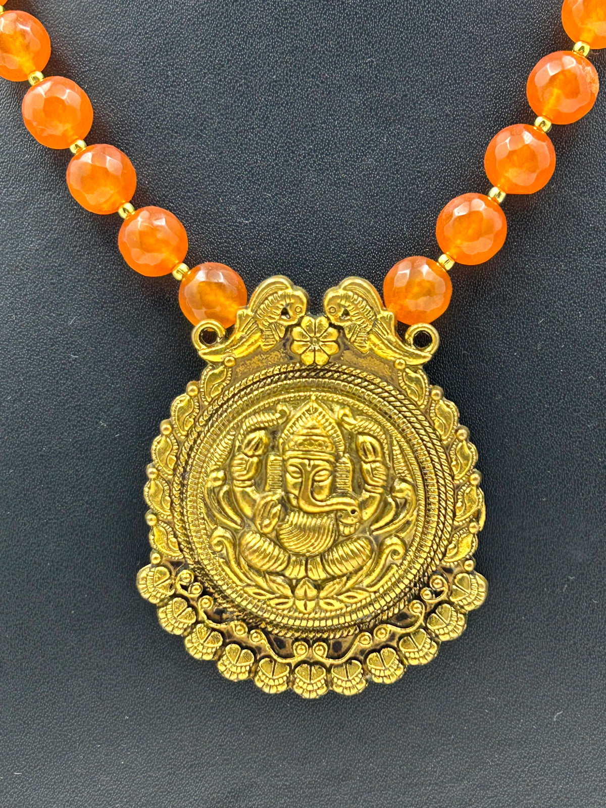 Aaradhya Orange Agate Necklace Set