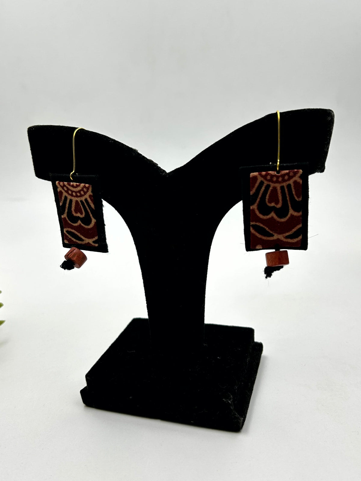 Chavi Maroon Fabric Necklace Set