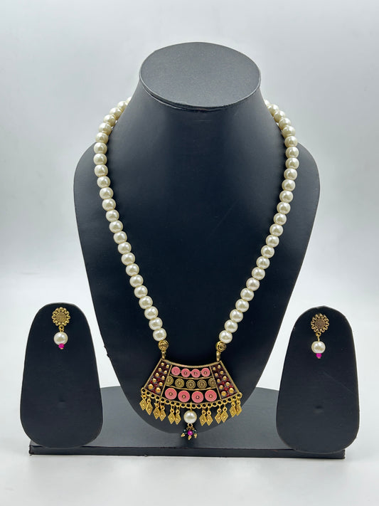 Aarohi Pink Pearl Necklace Set